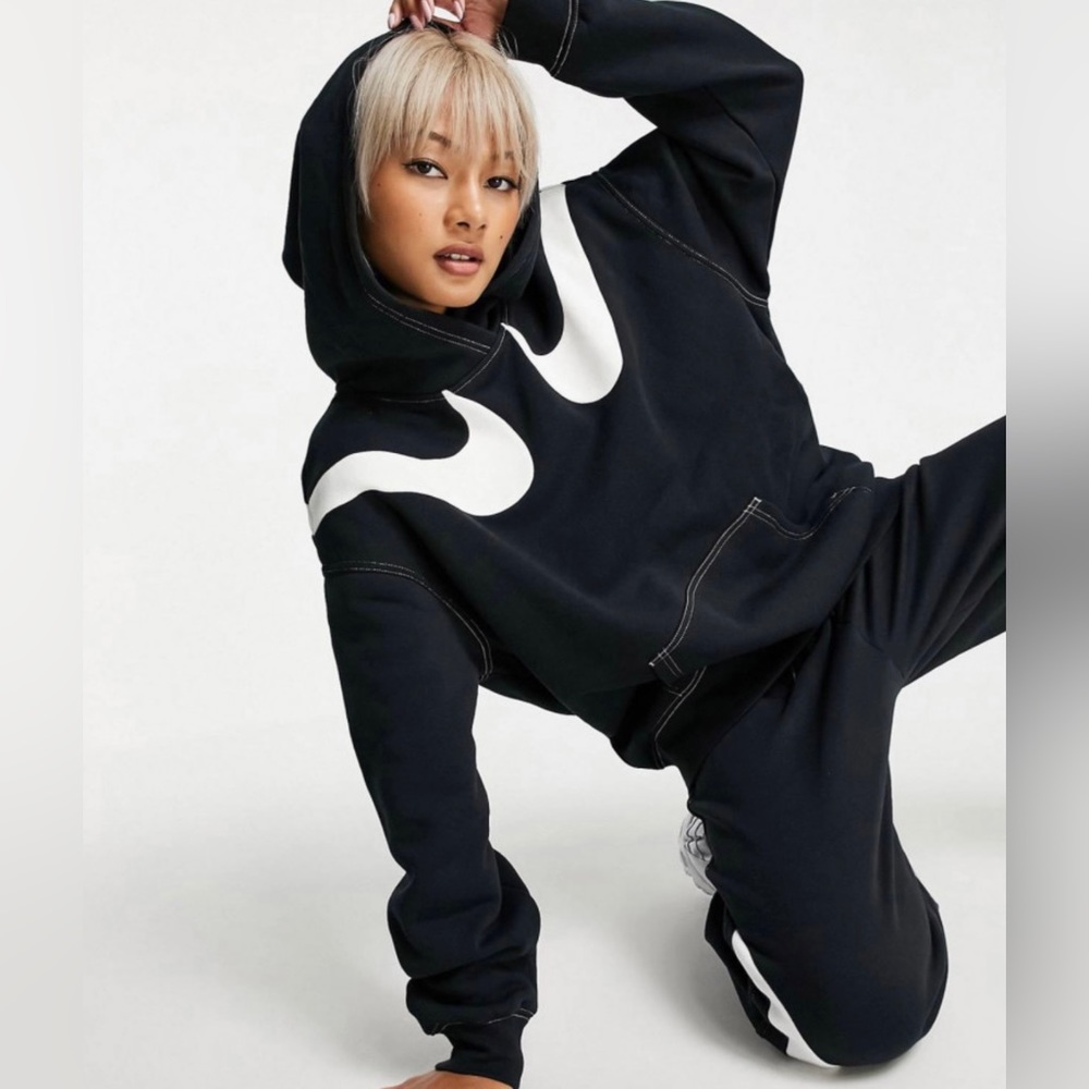 Nike Swoosh Women’s Pullover Hoodie NWT